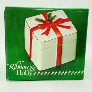Vintage Mount Clemens Pottery Porcelain Ribbon & Holly Christmas Trinket Box